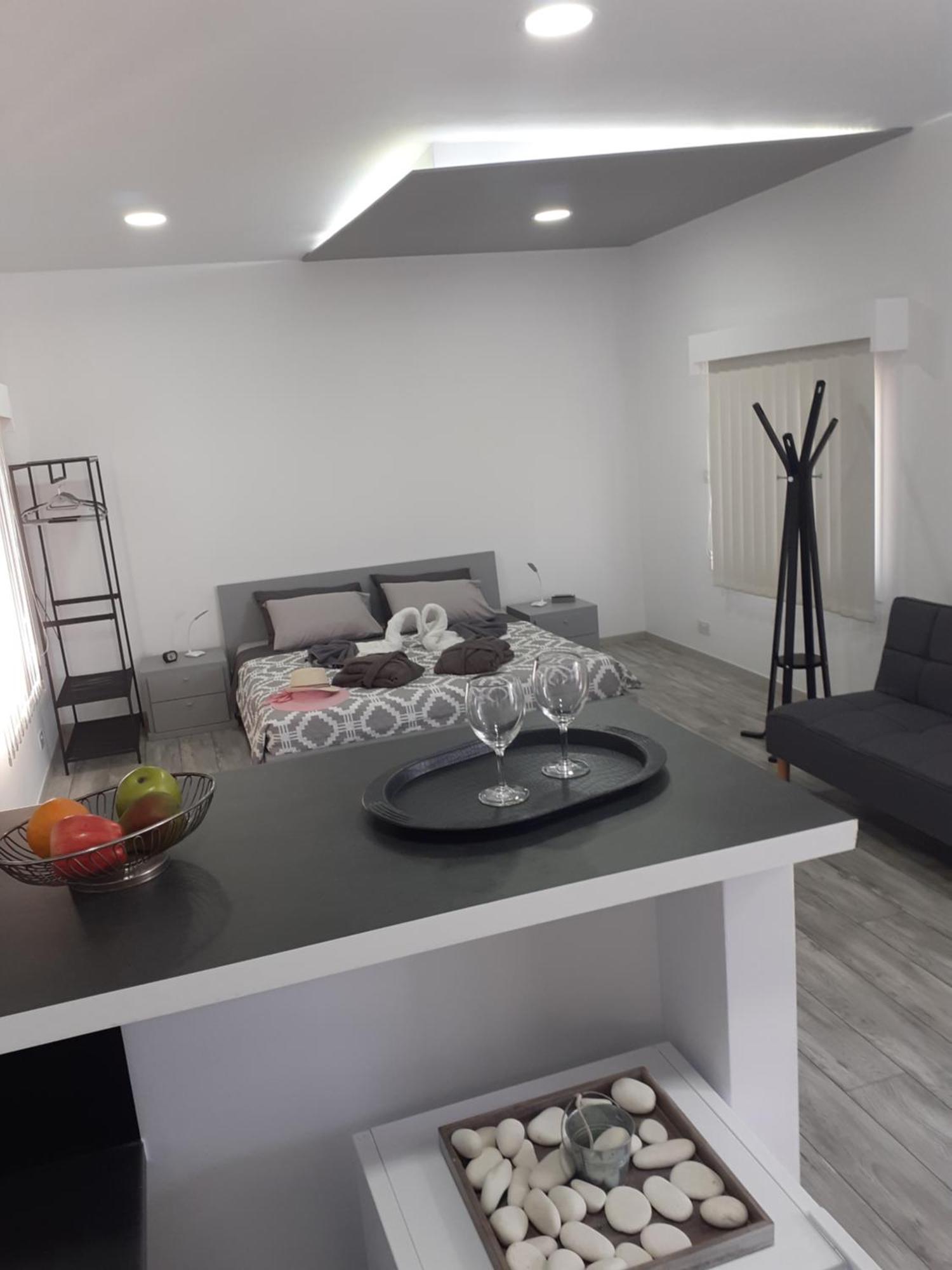 DELUXE YIOTA`S STUDiO ! Klorakas Zimmer foto