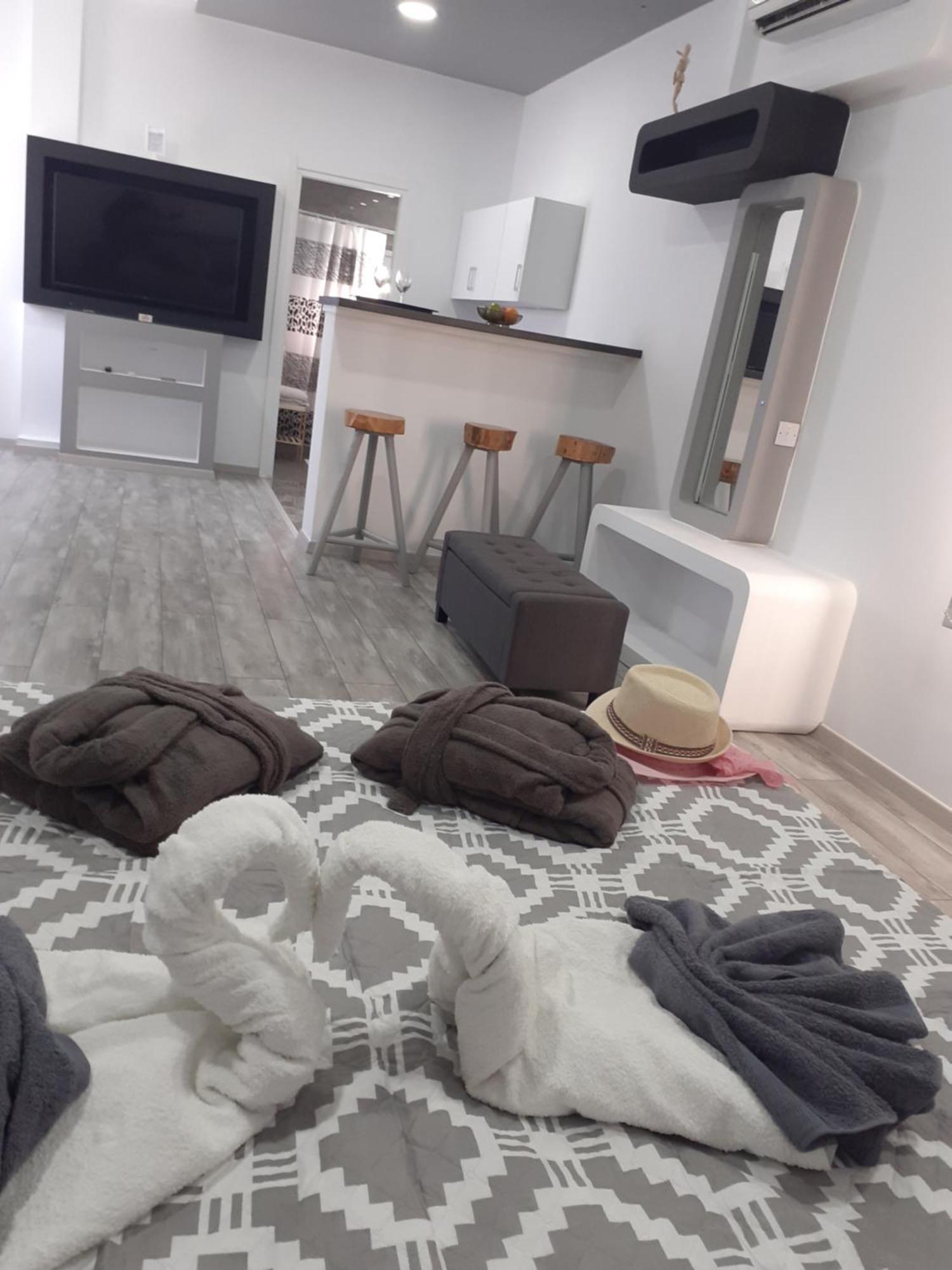 DELUXE YIOTA`S STUDiO ! Klorakas Zimmer foto